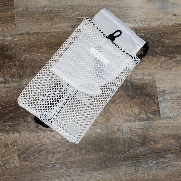 Free People x Movement Mesh Sling Bag Crossbody One Shoulder Bag NWOT - Picture 2 of 6